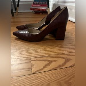 Brown/burgundy croc block heel pumps